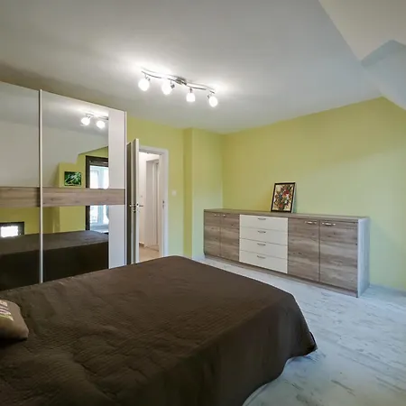 아파트 уютная рядом с центром бургаса 부르가스